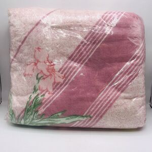 NOS -Beacon Blanket, Satin Binding, Pink Flowers, 72" x 90"  Twin Full Seconds